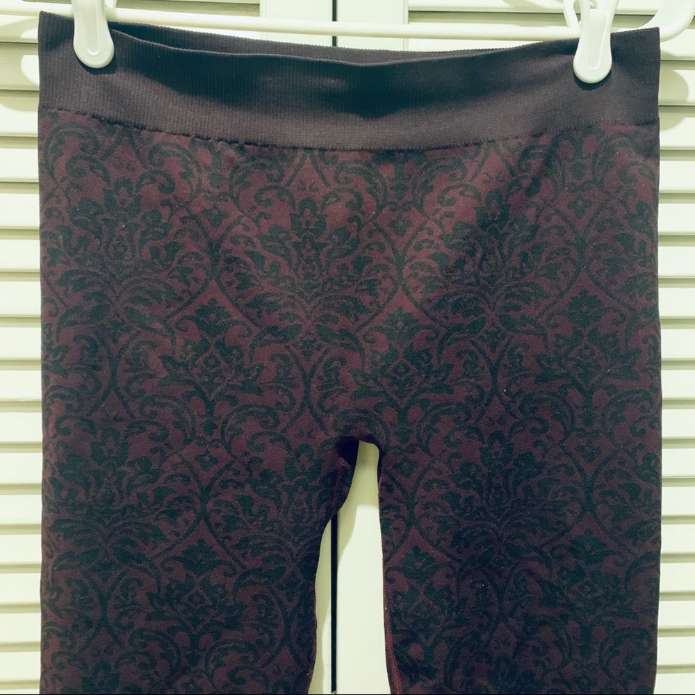 Patterned workout leggings by Fabletics